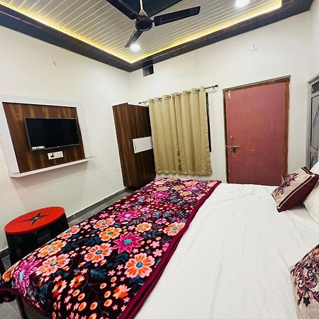 The Nirmala Palace Hotel Ayodhya ภายนอก รูปภาพ