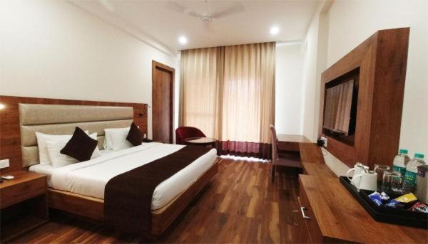 The Nirmala Palace Hotel Ayodhya ภายนอก รูปภาพ