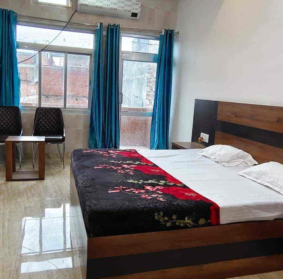 The Nirmala Palace Hotel Ayodhya ภายนอก รูปภาพ