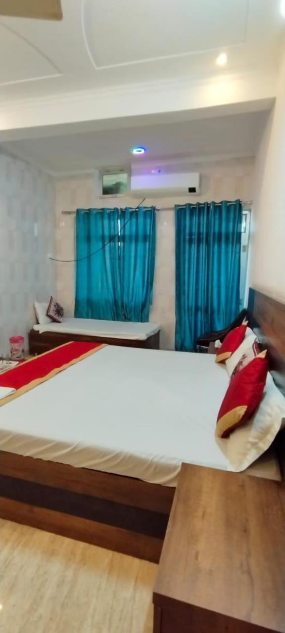 The Nirmala Palace Hotel Ayodhya ภายนอก รูปภาพ