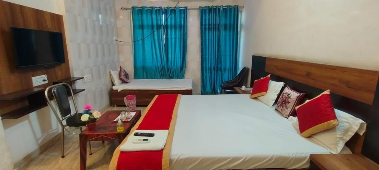 The Nirmala Palace Hotel Ayodhya ภายนอก รูปภาพ