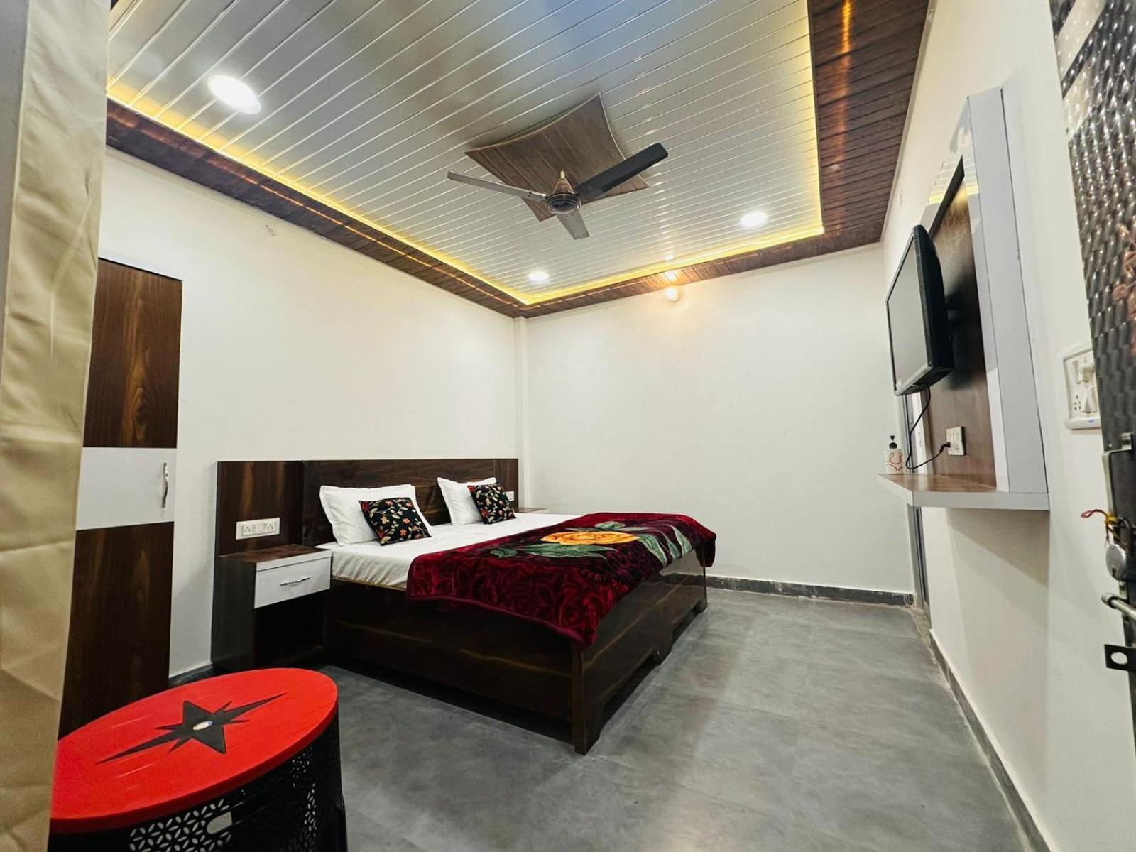The Nirmala Palace Hotel Ayodhya ห้อง รูปภาพ