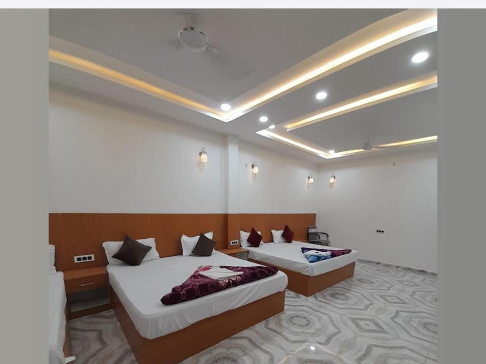 The Nirmala Palace Hotel Ayodhya ภายนอก รูปภาพ