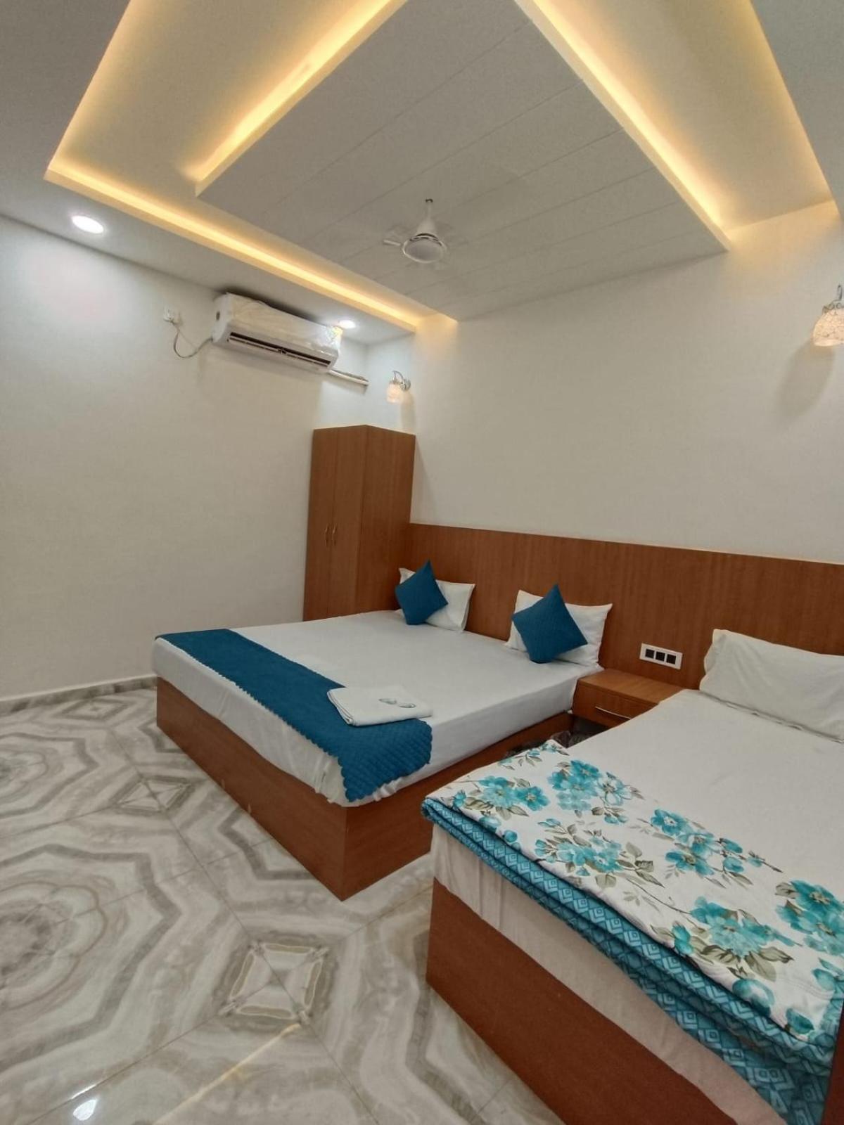 The Nirmala Palace Hotel Ayodhya ภายนอก รูปภาพ