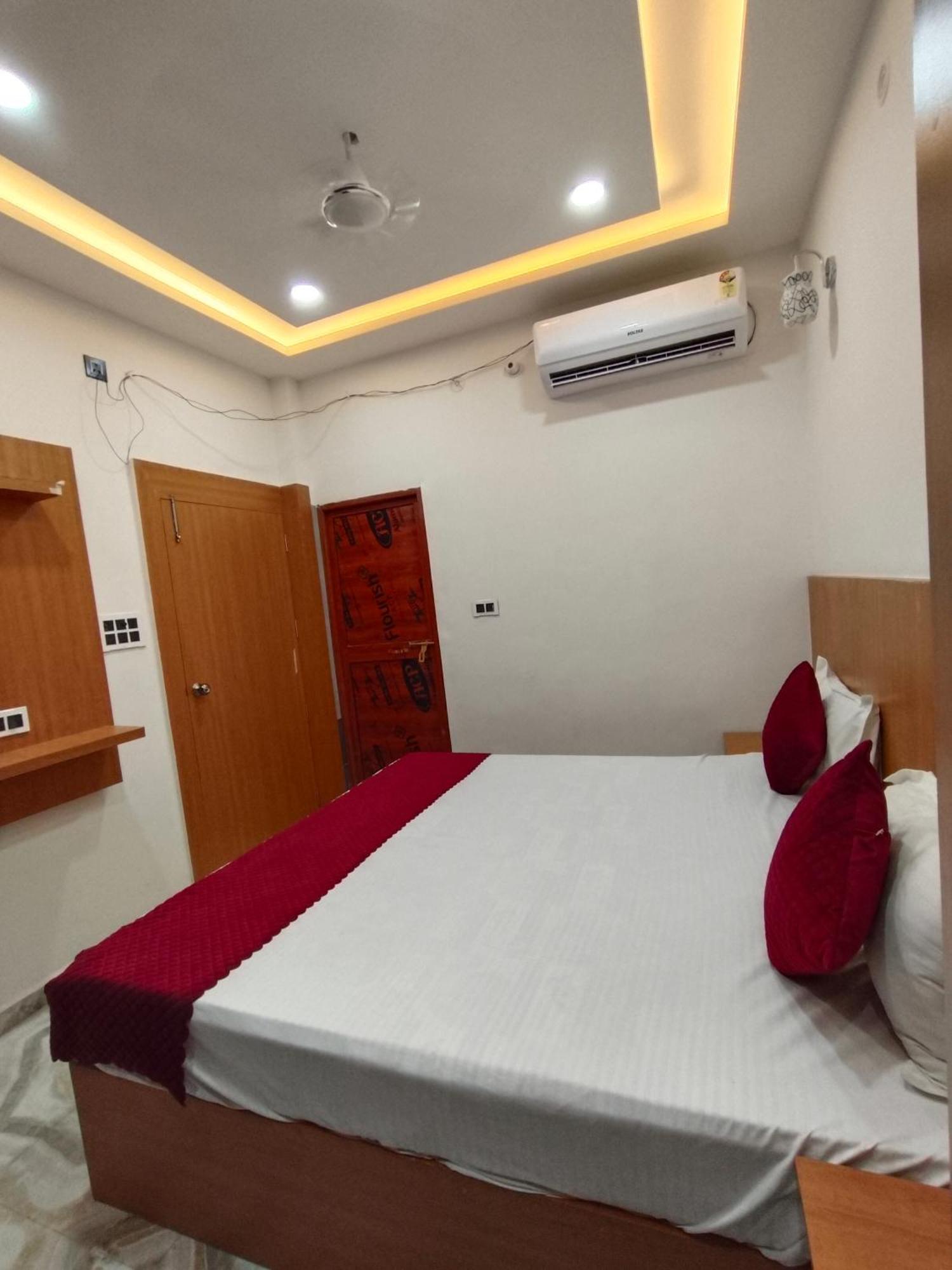 The Nirmala Palace Hotel Ayodhya ภายนอก รูปภาพ